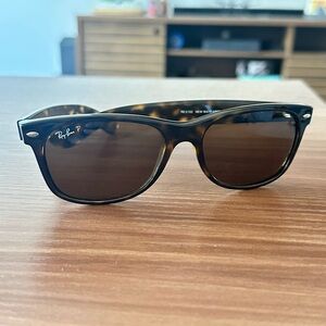 Ray-Ban RB2132 NEW WAYFARER